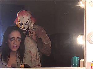 Murder clown scores some steamy vagina